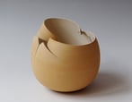 ASB03-Coquille-1658-16x17x16cm-ocre-white-stoneware-TerraDelft-4
