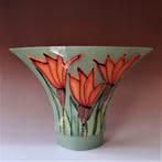 JK6-233 Waaiervaas op voet, 36x49x14cm, steengoed, handgedecoreerd, TerraDelft