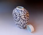 A26-1-New-Guan-Ware-Pot-2016-h.25x19x10cm-handpainted-porcelain-goldluster-celadonglaze-open