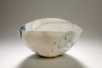 07 Big Eye, 27,5x19xh15,5cm, 2024, porselein, pigmenten, onderglazuren, houtgestookt 1270C, foto Dirk Theys 2