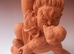 W09-Guardian-2017-50x36x21cm-terra-cotta-face