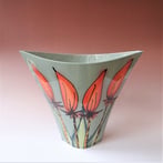 JK7-1 Waaiervaas M, h.26,5x33x18cm, steengoed, handgedecoreerd, Terra Delft