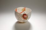 06 Crimson Moon, 17,5x16xh13cm, 2024, porselein, pigmenten, onderglazuren, houtgestookt 1270C, foto Dirk Theys 1