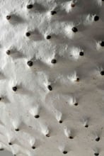 GvL07-big-pinnekespot-Cu-2017-porcelain-detail-photo-Dirk-Theys