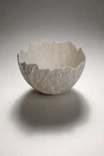 2511 You are my mirror, 2024, h.10,5xd.16cm, porselein, houtgestookt, foto Dirk Theys 1