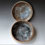 PhD2115 Boîte ronde plate à points bleus, h.13xd.26cm, stoneware, TerraDelft 4