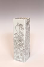 T17C-2-New-Guan-Ware-Square-2016-h.27x8x8cm-handpainted-porcelain-goldluster-celadonglaze-2
