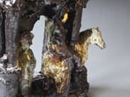 Echo-from-Tang-2010-h.37x24x13cm-porcelain-gold-luster-woodfired-TerraDelft-4