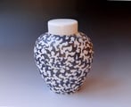 A26-1-New-Guan-Ware-Pot-2016-h.25x19x10cm-handpainted-porcelain-goldluster-celadonglaze-front