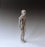 MJ24-3 Loner, figuur met glazuur, h.37,5x9x7cm, TerraDelft3