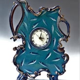 RE2301 Rococo Fish Clock, h.45,5x32x11,5cm, aardewerk-glazuur-goudluster-uurwerk, TerraDelft1 (1)