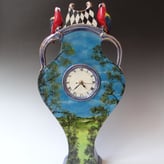 RE22-11 Parrot clock, h.53x26,5x10cm, aardewerk-glazuur, TerraDelft1