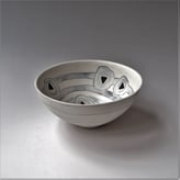 AL21-61 Grote kom zw-w, h.9xd.19cm, ingelegd porselein