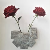 MdG-W20-4A wandvaasje, met rozen