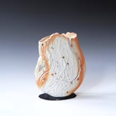 McW243, Vase object, h.19.5x15.5x4cm, woodfired porcelain on slate base, TerraDelft