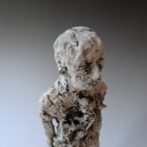 MJ24-3 Loner, figuur met glazuur, h.37,5x9x7cm, TerraDelft4