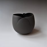 ASB2302 La nuit tout les chats sont gris, h.13xd.14cm, gedraaid steengoed, TerraDelft1