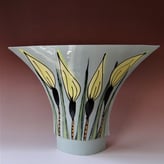 JK6-22-1 Waaiervaas op voet, 36x49x14cm, steengoed, handgedecoreerd, TerraDelft1