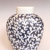 A26-1C-New-Guan-Ware-Pot-2016-h.25x19x10cm-handpainted-porcelain-goldluster-celadonglaze-front