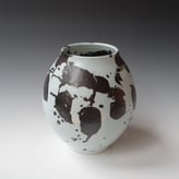 KB24-18 Stormy leaves, Porcelain-Ru-Basalt, 24.5xØ20.5cm, TerraDelft1
