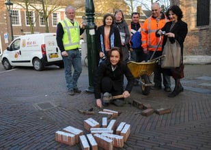 De klinkers gaan erin!