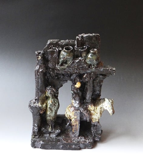 Echo-from-Tang-2010-h.37x24x13cm-porcelain-gold-luster-woodfired-TerraDelft-1
