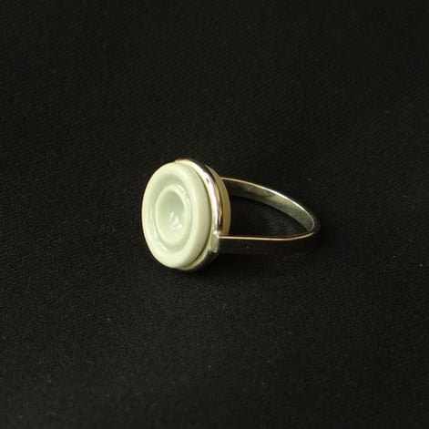 JB22-RC-S22-33, porcelain-celadon-silver, d.1,6cm, TerraDelft2