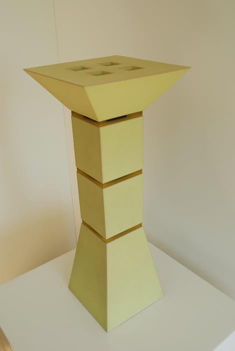 323 Column I, 1993 Keramiek Plexiglas18x18x Hoog 46cm 0013 (1)