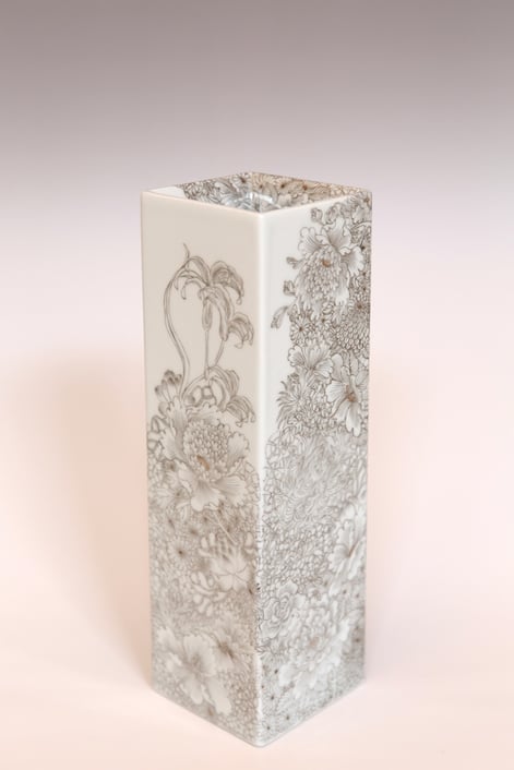 T17C-3-New-Guan-Ware-Square-2016-h.27x8x8cm-handpainted-porcelain-goldluster-celadonglaze-2