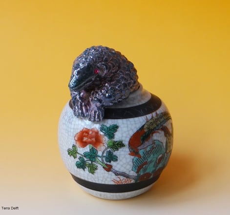 Purple-Ginger-Pangolin-h.14xd.105cm-ceramic-lusterglaze-Chinese-pot-TerraDelft-1