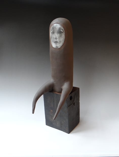 Bystander, 2024, handbuilt stoneware, lithographic deco, ceramic pigments, glaze, h.37x16x26cm., TerraDelft2