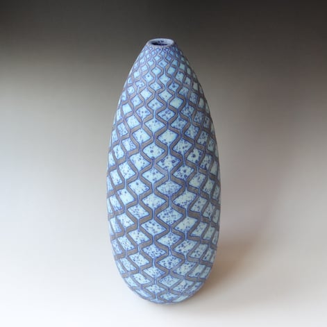 PB22-04 Large blue vessel, chevron pattern, h.36xd.14cm, stoneware, TerraDelft