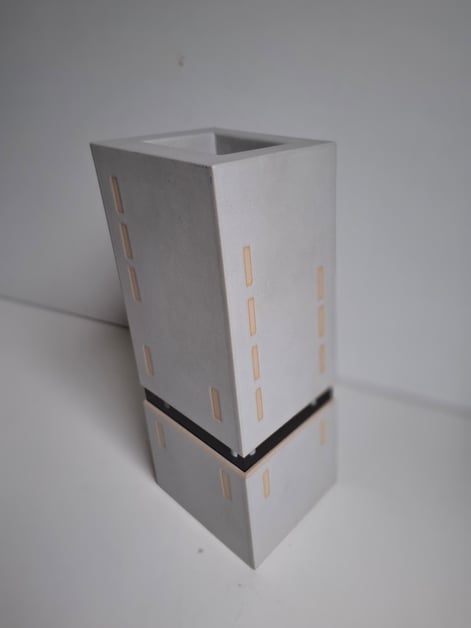 228 Tower, 1990,  9x9.5xh24cm  Keramiek Plexiglas   1 