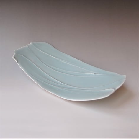 GH23D-G13 Plate Leaf L, 7,5x38x21cm, porcelain-celadon, TerraDelft2