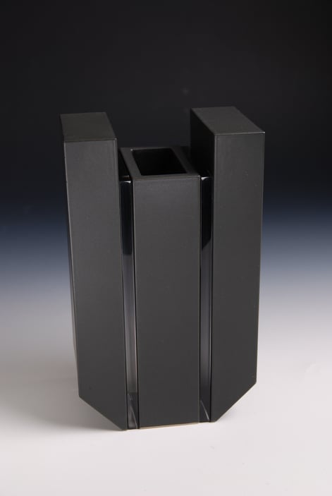 180 Wingvase 1989,keramiek Plexiglas 13x9xh22 Xx  (9)