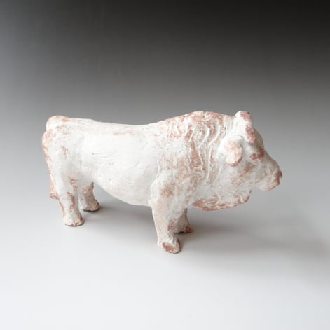SP223 Charlois stier, 11,5x21x7cm, handgevormd, TerraDelft3
