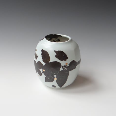 KB24-26 Cherry, Porcelain-Ru-Basalt-Gold, 16x14.5x13.5cm, TerraDelft1