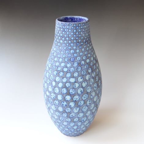 PB22-01 Large vessel, blue dots, h.30xd.15cm, stoneware, TerraDelft