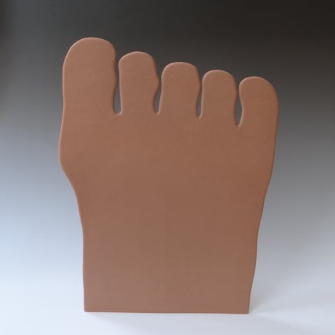PRS2305 Clouds won’t shield you from getting burned, 2018 (the foot), h.43x32x11,5cm, stoneware-porcelain-stains, TerraDelft1