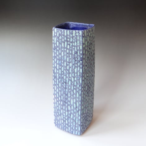 PB22-02 Rectangular vessel with dash pattern textured, h.32x9,5x9,5cm, stoneware, TerraDelft2