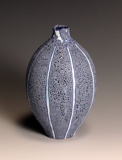 PB20-17-Small-textured-blue-vessel-h.14xd.85cm-TerraDelft