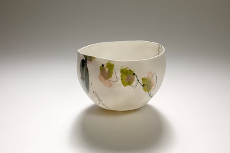 02 Waiting for Spring, 2024, 14x14xh10cm, porselein, pigmenten, onderglazuren, houtgestookt 1270C, foto Dirk Theys 1