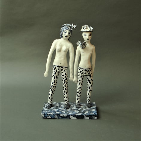 MH23-5 Twee figuren, porselein, h.54x32x15cm, Terra Delft 2