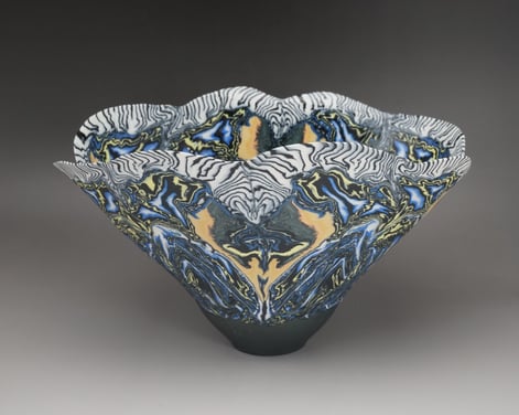 2425 Fire dance, h.17xd.15cm, porselein 1