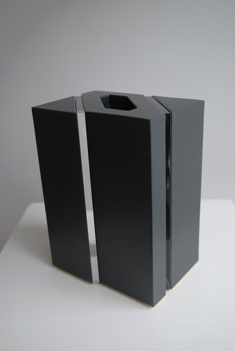191 Wingvase, 1989.  Keramiek Plexiglas 11x15xh20.5 Cm.1