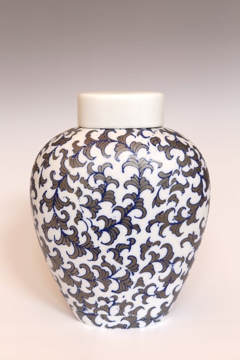 A26-1C-New-Guan-Ware-Pot-2016-h.25x19x10cm-handpainted-porcelain-goldluster-celadonglaze-front