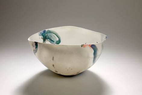 07 Big Eye, 27,5x19xh15,5cm, 2024, porselein, pigmenten, onderglazuren, houtgestookt 1270C, foto Dirk Theys 1