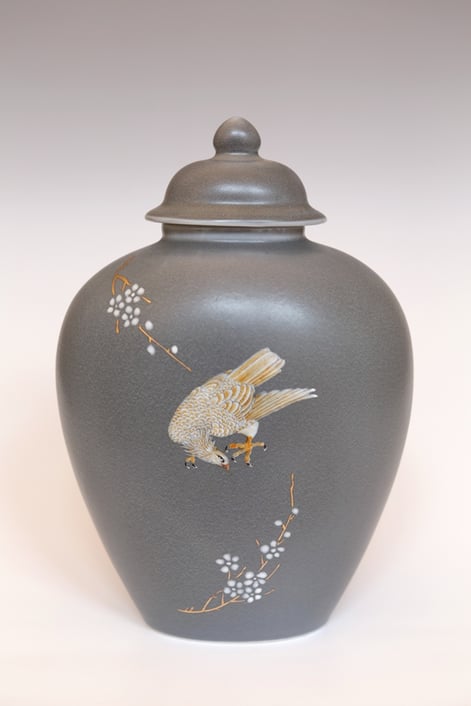 T28C-Lidded-pot-with-eagle-2016-28x18x11cm-handpainted-porcelain-goldluster-and-celadon-glaze